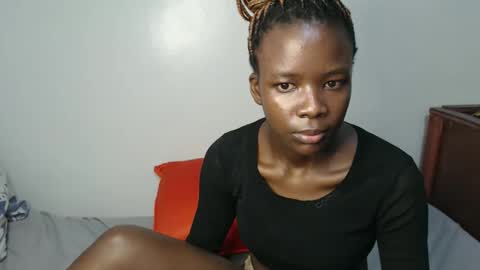 Snapshot of malia_latifa chatting on November 2025 01:00:01 PM lati online show from November 2025 01:00:01 PM