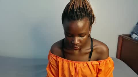 Snapshot of malia_latifa chatting on November 2025 12:26:01 PM lati online show from November 2025 12:26:01 PM