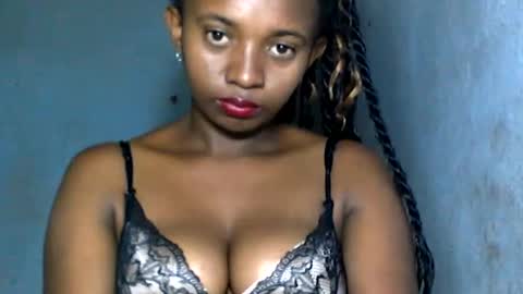 malinah01 online show from December 2024 02:09:01 PM