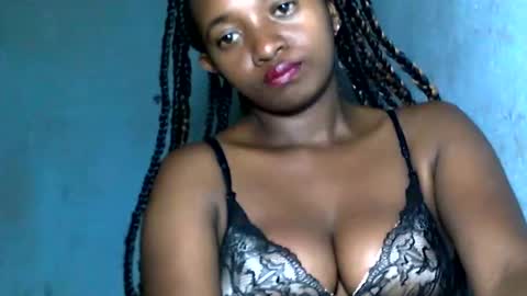 malinah01 online show from December 2024 07:07:02 PM