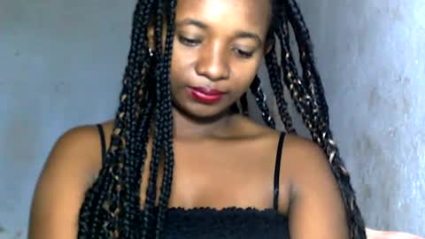 malinah01 online show from December 2024 01:59:02 PM