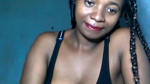 malinah01 online show from December 2024 04:24:02 PM