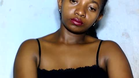 malinah01 online show from December 2024 06:54:02 PM