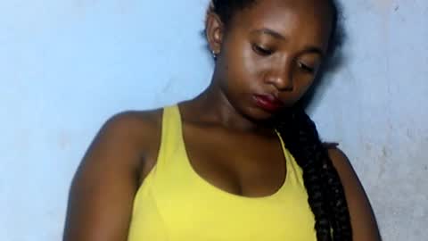 malinah01 online show from December 2024 07:11:02 PM