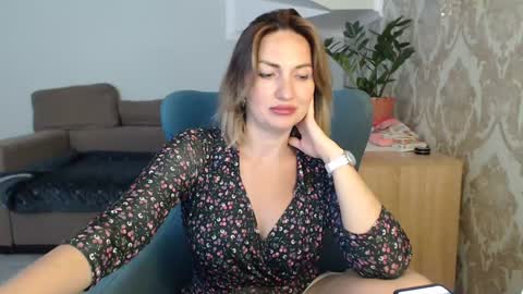 Snapshot of mallinia chatting on October 2025 09:42:02 AM mallinia online show from October 2025 09:42:02 AM