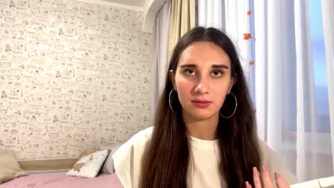 Lory online show from November 2025 01:33:02 PM