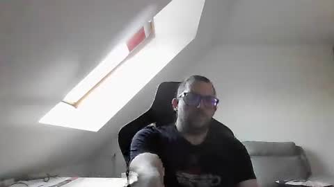 Snapshot of malou2927 chatting on October 2025 07:29:01 AM breton online show from October 2025 07:29:01 AM