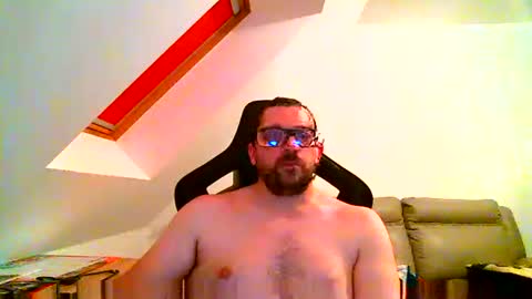 Snapshot of malou2927 chatting on October 2025 10:47:01 PM breton online show from October 2025 10:47:01 PM