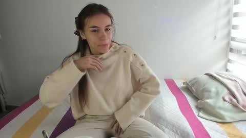 instagram  nueela   online show from September 2025 06:24:01 PM