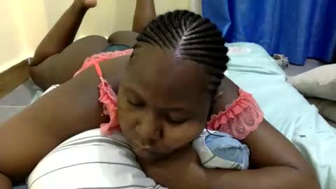 Snapshot of mamasita2023 chatting on November 2025 08:20:02 PM mamasita2023 online show from November 2025 08:20:02 PM