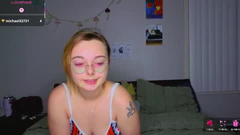 Snapshot of mamiclouds chatting on October 2025 12:11:01 AM MamiCloudz online show from October 2025 12:11:01 AM