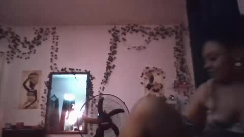 Snapshot of manicpixie04 chatting on October 2025 09:08:01 AM manicpixie04 online show from October 2025 09:08:01 AM