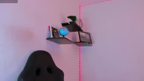 Manuel online show from October 2025 08:17:01 PM