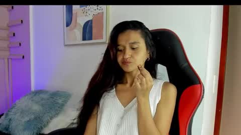 Mara online show from September 2025 07:13:01 PM