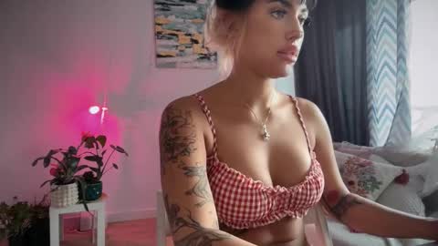 Snapshot of marakuia054 chatting on October 2025 12:02:01 PM Marakuia online show from October 2025 12:02:01 PM