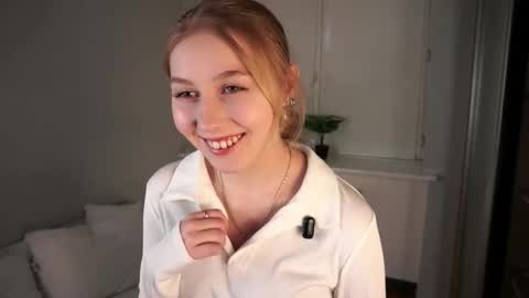 Snapshot of marentuomi chatting on November 2025 09:09:02 AM Felicia 3 online show from November 2025 09:09:02 AM