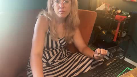 Elle online show from October 2025 03:14:02 PM