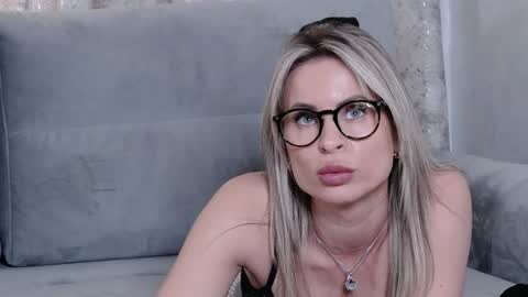 Snapshot of mariamilan_ chatting on December 2024 08:28:02 AM Maria online show from December 2024 08:28:02 AM