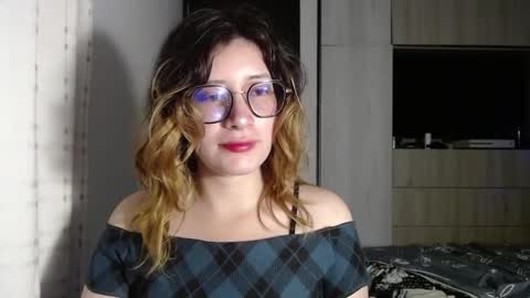 Mariana online show from December 2024 03:00:01 PM