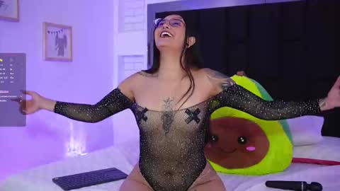 Mariana  online show from September 2025 07:03:01 PM