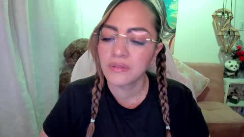 Snapshot of marianalopez81 chatting on October 2025 01:04:02 AM Mariana Lopez online show from October 2025 01:04:02 AM