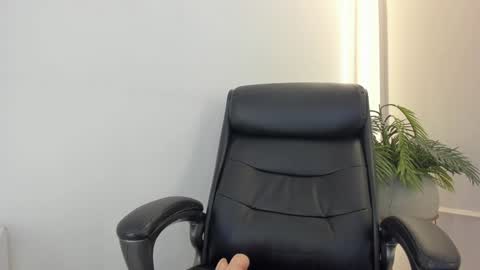 Maria Pettit online show from December 2024 11:45:01 AM