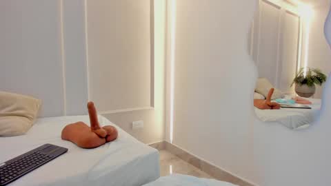 Maria Pettit online show from December 2024 12:23:02 PM