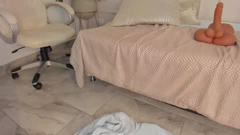 Maria Pettit online show from January 2025 03:07:01 PM