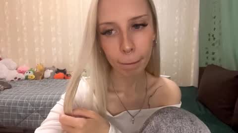 Molly online show from September 2025 07:24:02 AM