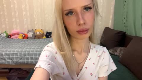 Molly online show from September 2025 06:18:01 AM