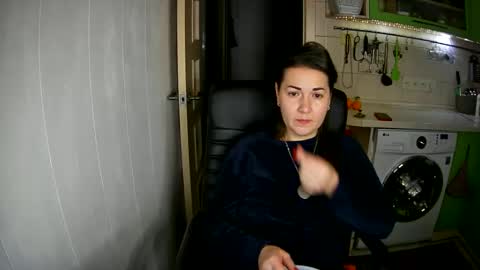MarinettaQhot online show from December 2024 04:19:02 PM