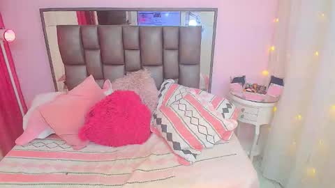 Snapshot of mariposahorny chatting on October 2025 01:44:02 PM Nathaly online show from October 2025 01:44:02 PM