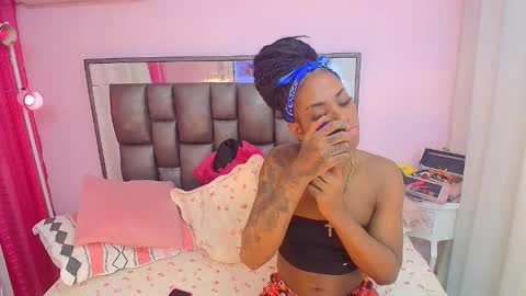 Snapshot of mariposahorny chatting on October 2025 01:50:02 PM Nathaly online show from October 2025 01:50:02 PM