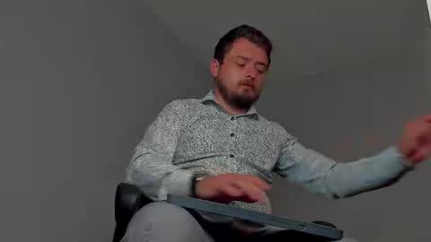 Snapshot of markwaynescr chatting on November 2025 12:10:01 AM MARK online show from November 2025 12:10:01 AM