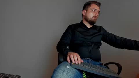 Snapshot of markwaynescr chatting on November 2025 05:02:01 PM MARK online show from November 2025 05:02:01 PM