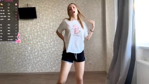 Olivia online show from October 2025 01:08:01 PM