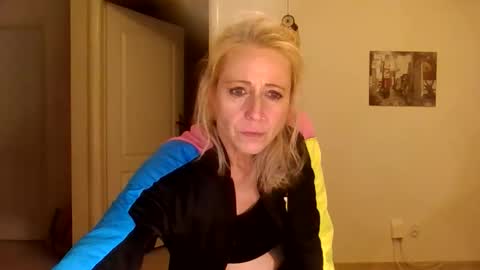 MaryGoRound online show from November 2025 01:55:02 AM