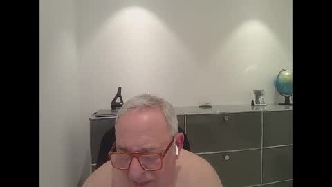 martin_1947 online show from January 2025 10:55:01 PM
