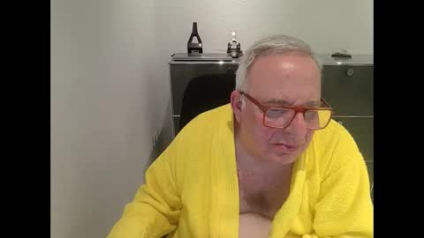 martin_1947 online show from March 2025 10:59:01 PM