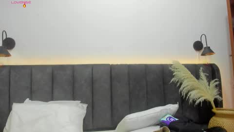 Snapshot of martina_jackson_ chatting on October 2025 07:57:02 PM Laura online show from October 2025 07:57:02 PM