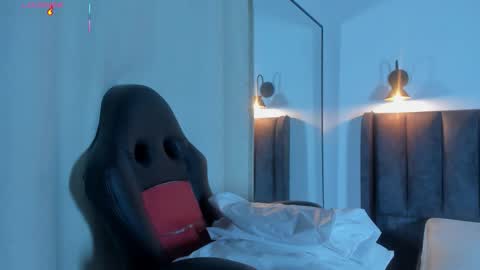 Snapshot of martina_jackson_ chatting on November 2025 07:23:02 PM Laura online show from November 2025 07:23:02 PM