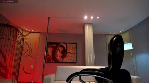 Snapshot of martinnabonnet chatting on February 2025 10:29:01 AM Martinna Bonnet online show from February 2025 10:29:01 AM