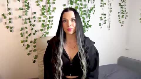 Mary Jenet online show from September 2025 03:50:01 PM