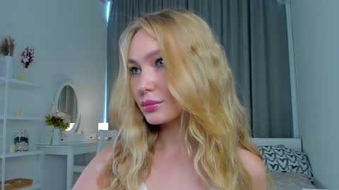 Hannah 3 online show from September 2025 09:10:02 AM