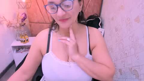 Marylin online show from September 2025 07:47:02 PM
