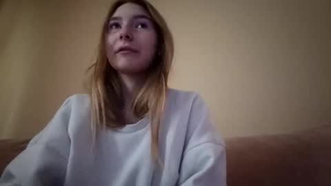 Hi My name is Elina Im 18 years old. online show from September 2025 06:38:01 AM