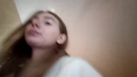 Hi My name is Elina Im 18 years old. online show from September 2025 06:06:02 AM
