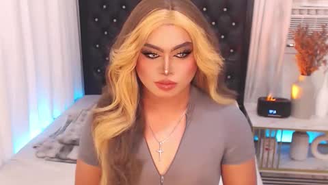Snapshot of marymonroexxx chatting on September 2025 03:43:02 AM marymonroexxx online show from September 2025 03:43:02 AM
