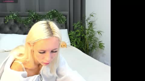 Luucy UTC1 Mon Tue Wed Thu Fri 0500-1130 online show from November 2025 02:54:01 AM