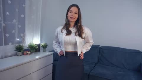 Sunny online show from November 2025 06:32:01 PM